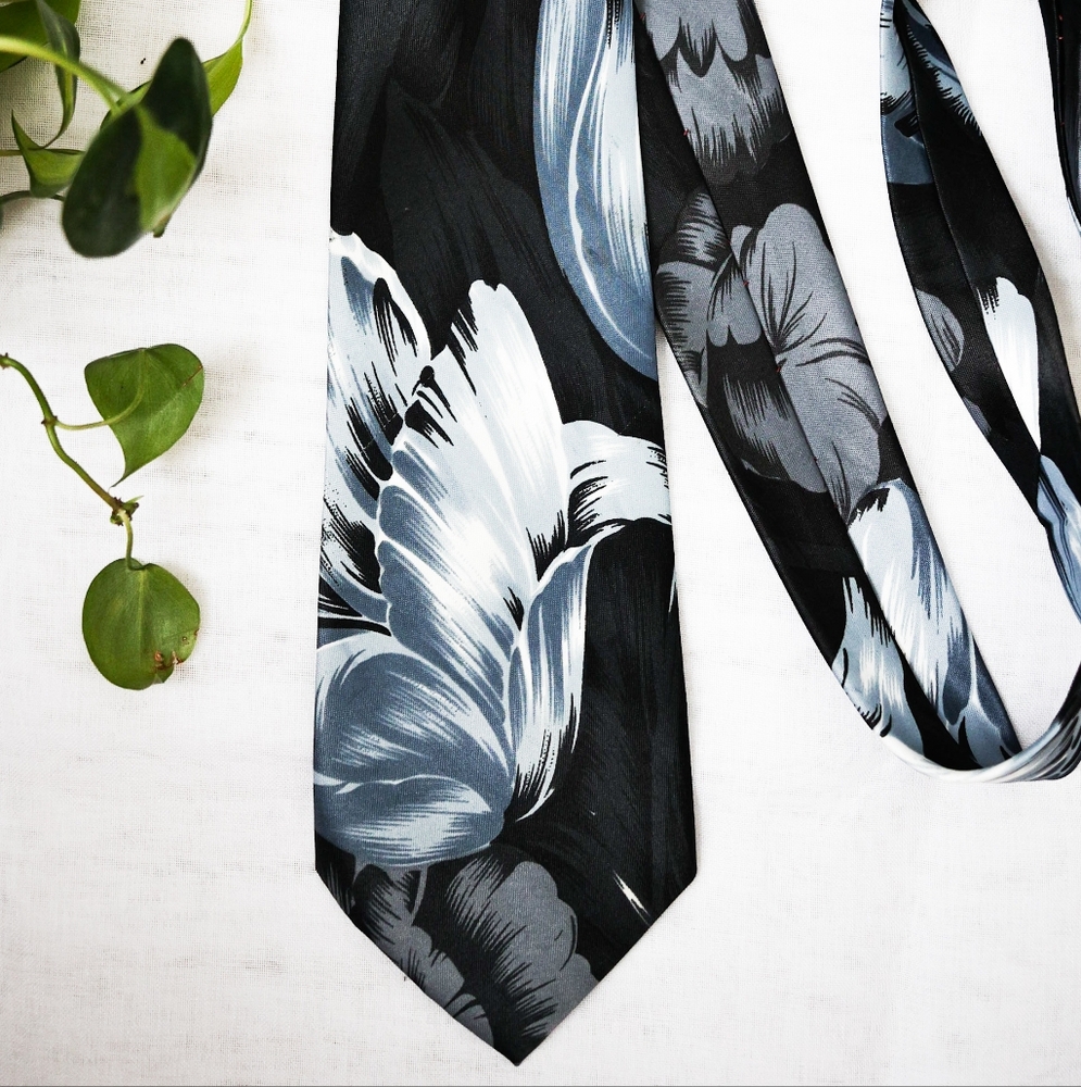 Silk Mercedes Black and Gray Floral Tie
